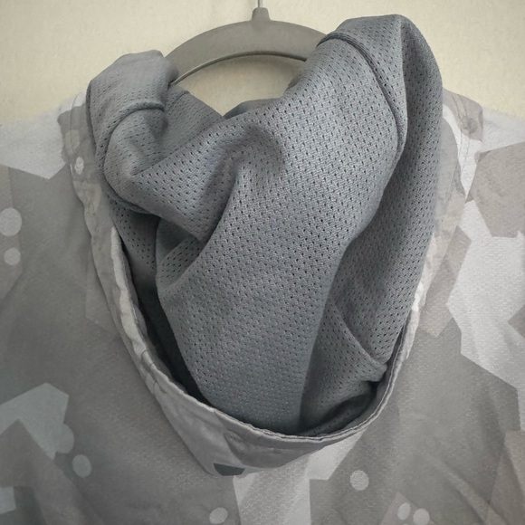 UNDER ARMOUR 1/4 Zip Hooded Windbreaker - Men's Size Medium - Gray Camo - Picture 13 of 13